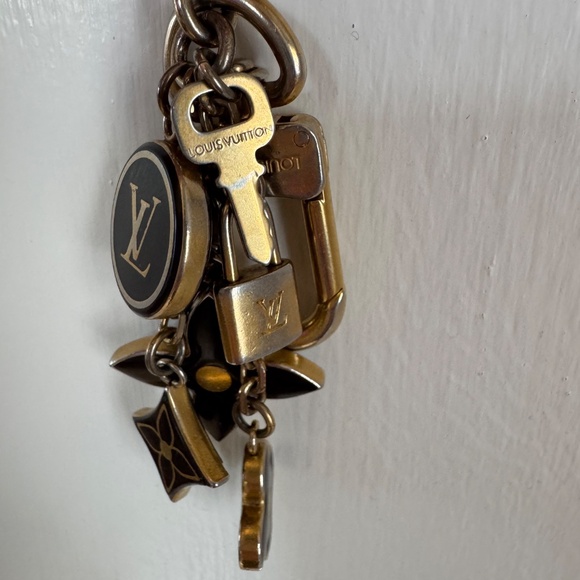 Louis Vuitton Black & Gold Enamel Key Chain/Bag Charm - Picture 6 of 12